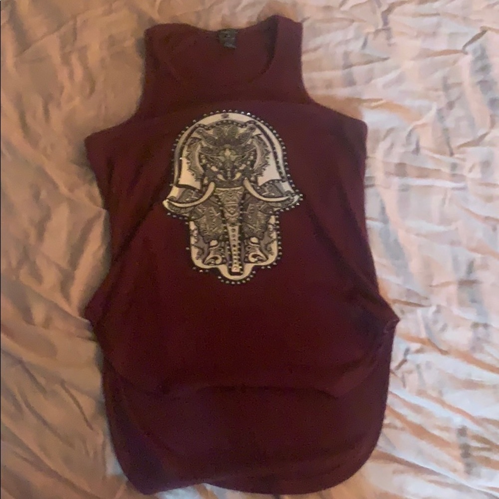 Maroon tank with design